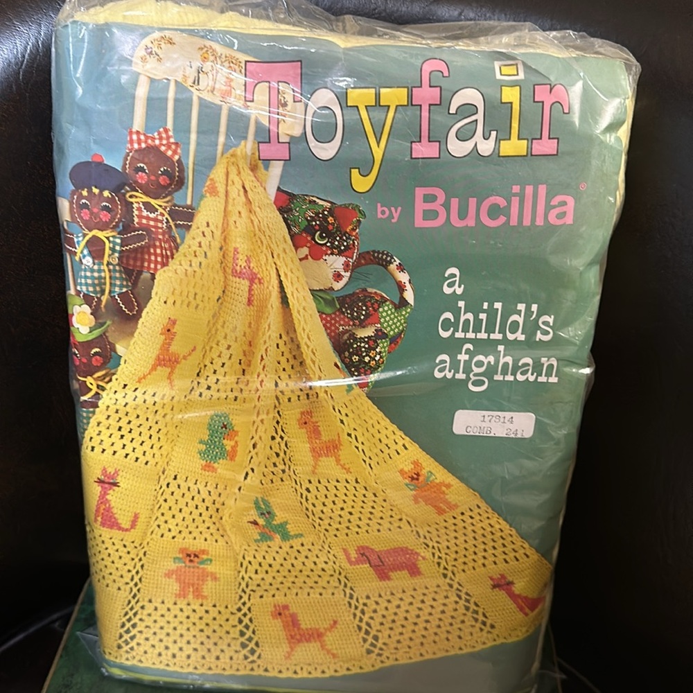 Bucilla Toyfair Child’s Afghan Kit Yellow background 36” x 44” NIP Vintage - Picture 2 of 10